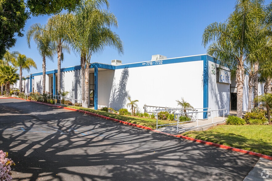7716-7742 Clairemont Mesa Blvd, San Diego, CA for lease - Primary Photo - Image 1 of 3