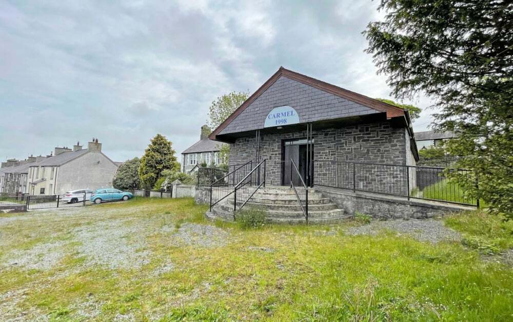 Capel Carmel, Caernarfon for sale Primary Photo- Image 1 of 1