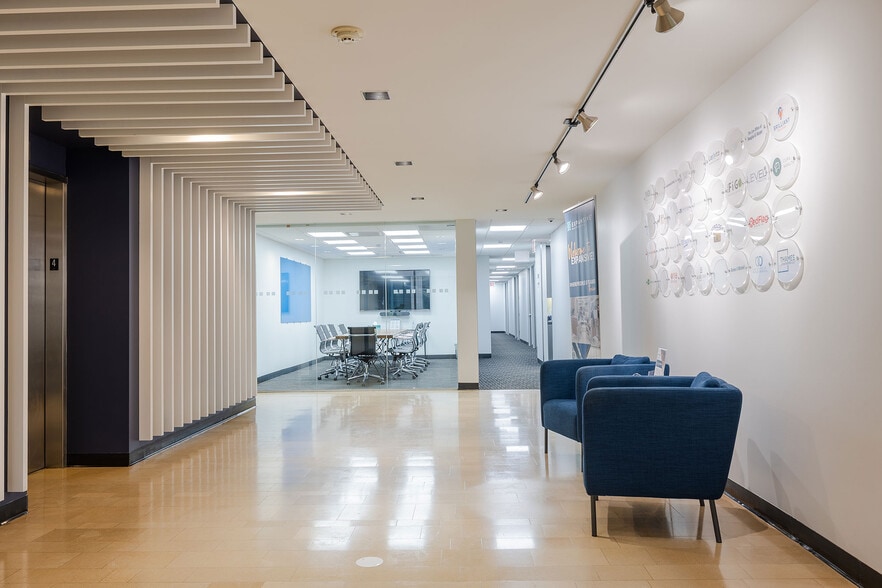 605 N Michigan Ave, Chicago, IL for lease - Lobby - Image 3 of 17