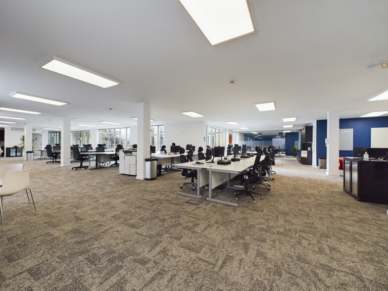 151-153 Bermondsey St, London for lease - Building Photo - Image 1 of 11