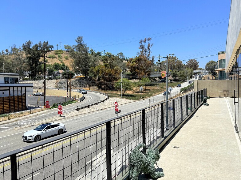 990 N Hill St, Los Angeles, CA for lease - Building Photo - Image 3 of 14