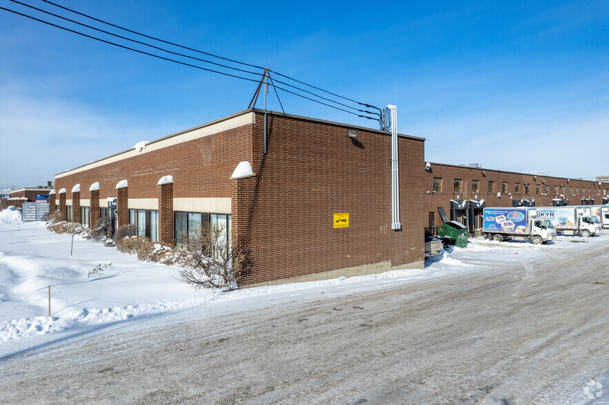 375-455 Rue Deslauriers, Saint-Laurent, QC for lease - Building Photo - Image 3 of 6