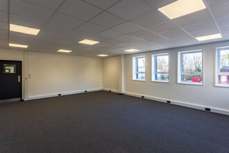 Oakhurst Dr, Stockport for lease Interior Photo- Image 1 of 6