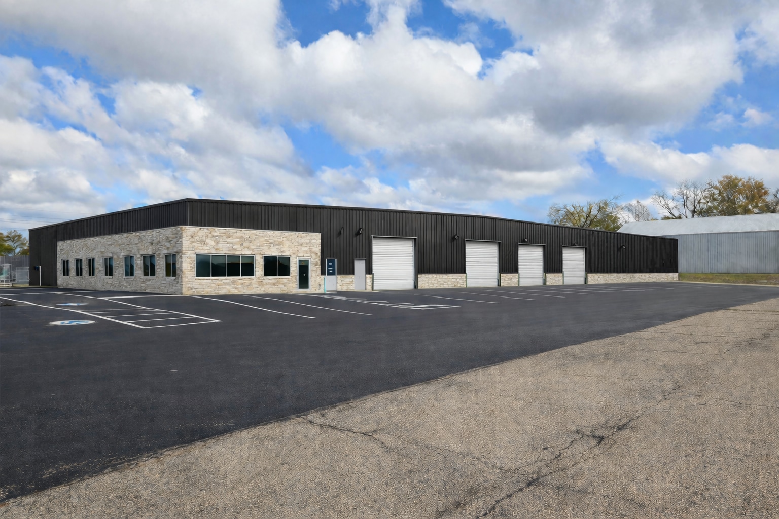 14836 W Ridge Ln, Dubuque, IA for lease Building Photo- Image 1 of 1