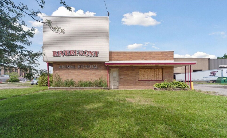 719 N Larch St, Lansing, MI for sale - Building Photo - Image 1 of 21