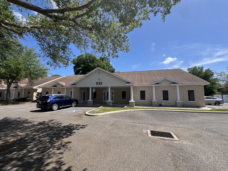 533 Medical Oaks Ave, Brandon, FL for lease - Building Photo - Image 1 of 17