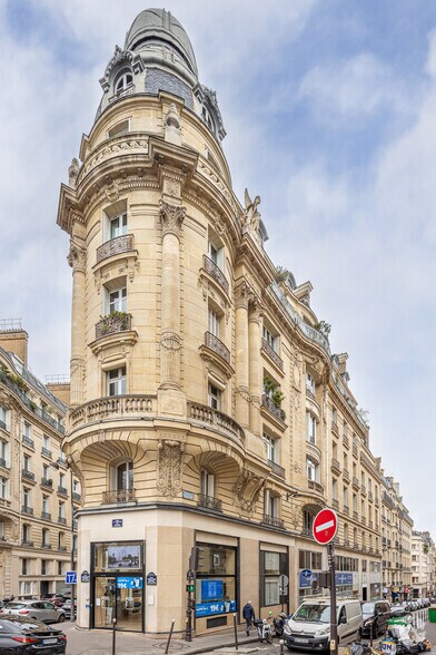 2 Rue Villaret De Joyeuse, Paris for lease - Building Photo - Image 2 of 5