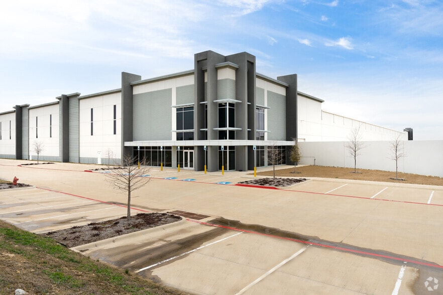 402 Westport Pky, Haslet, TX for sale - Primary Photo - Image 1 of 1