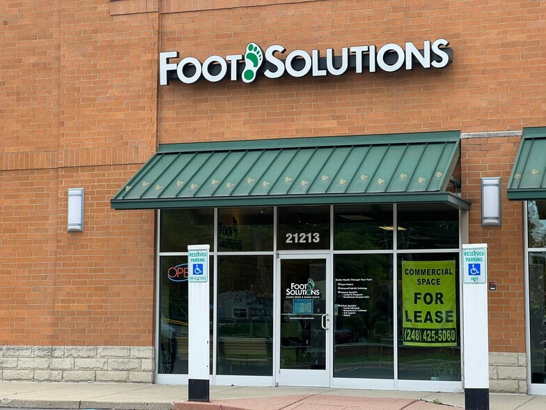 21213 Harper Ave, Saint Clair Shores, MI for lease - Building Photo - Image 3 of 14