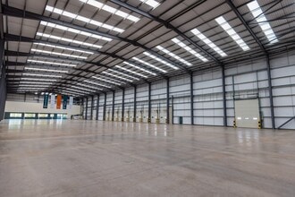 Chippenham Gtwy, Chippenham for lease Interior Photo- Image 2 of 13