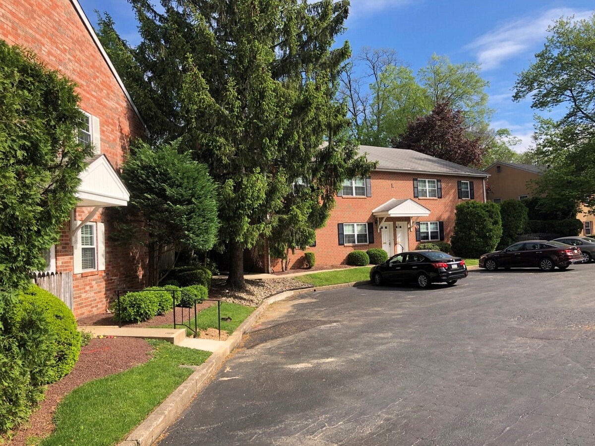 20 Haws Ln, Flourtown, PA 19031