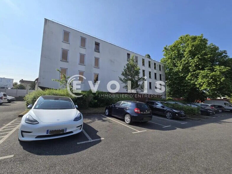 Office in Palaiseau for lease - Building Photo - Image 1 of 6