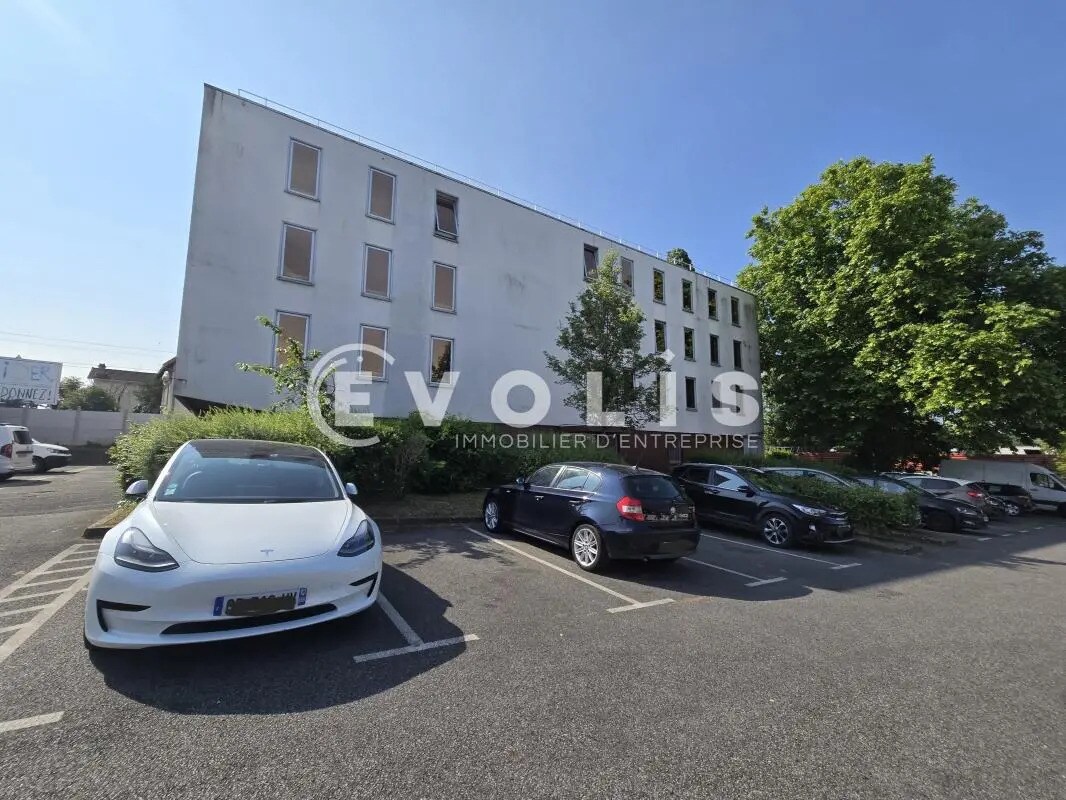 Office in Palaiseau for lease Building Photo- Image 1 of 7