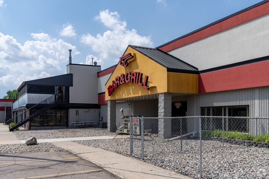 40501 Production Dr, Harrison Township, MI for sale - Primary Photo - Image 1 of 4