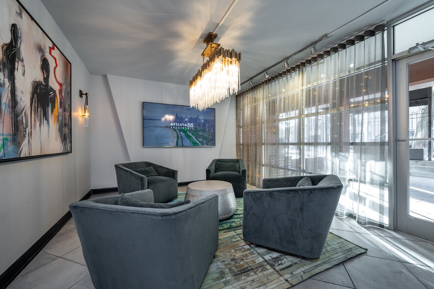 5525 N Winthrop Ave, Chicago, IL for sale - Building Photo - Image 3 of 24