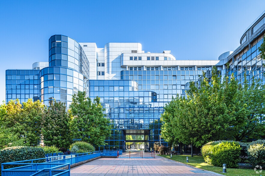 3 Allée de la closerie, Noisy-le-Grand for lease - Building Photo - Image 2 of 9