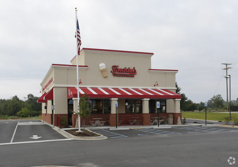 FREDDY’S FROZEN CUSTARD PORTFOLIO portfolio of 4 properties for sale on LoopNet.com - Primary Photo - Image 2 of 6