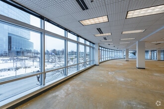 875 E Wisconsin Ave, Milwaukee, WI for lease Interior Photo- Image 2 of 9