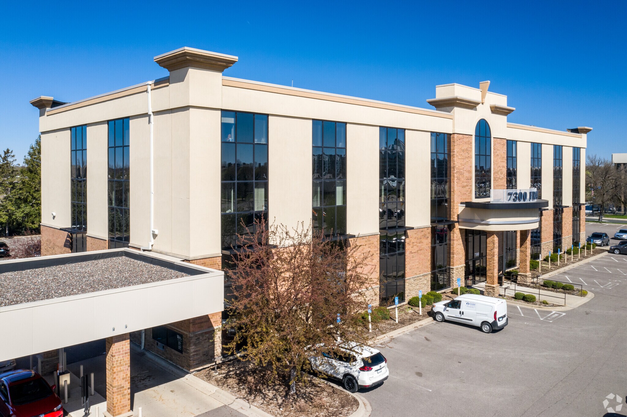 7300 France Ave S, Edina, MN for lease Building Photo- Image 1 of 93