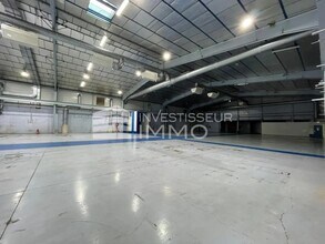 Flex in Poincy for lease Interior Photo- Image 2 of 12