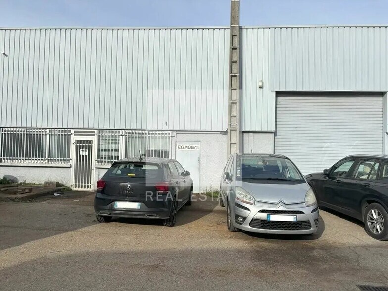 Flex in Chassieu for lease - Building Photo - Image 3 of 3