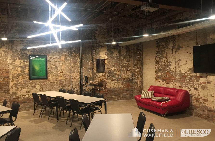 1730-1736 Columbus Rd, Cleveland, OH for lease - Building Photo - Image 3 of 4