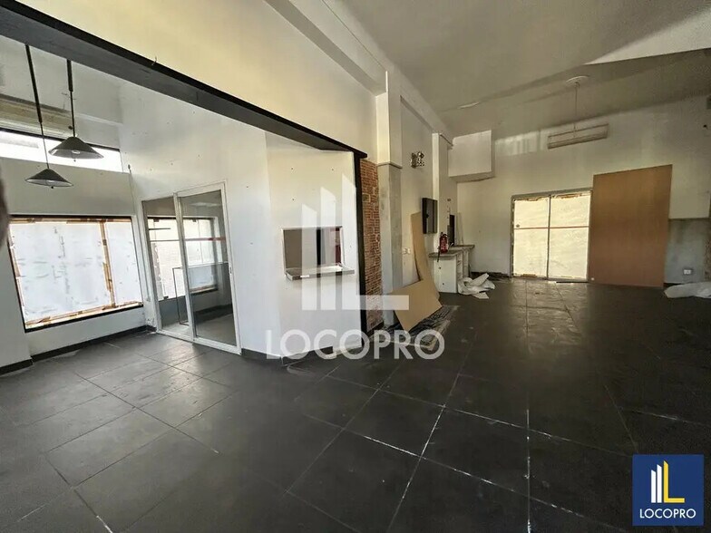 Retail in Cannes for lease - Building Photo - Image 3 of 9