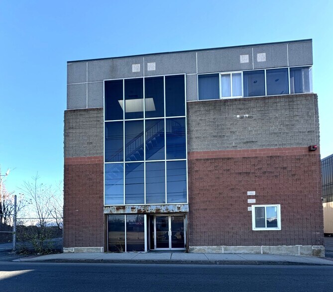 4 Betty St, Everett, MA for lease - Primary Photo - Image 1 of 43