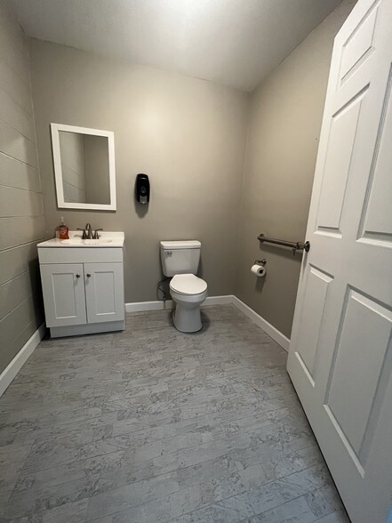 1717 Central Ave, La Follette, TN for lease - Interior Photo - Image 3 of 5