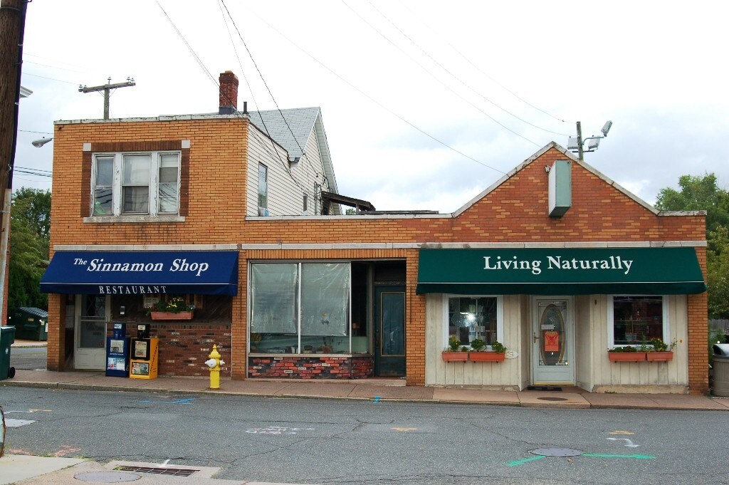 19-25 Oak St, Manchester, CT for sale Primary Photo- Image 1 of 1