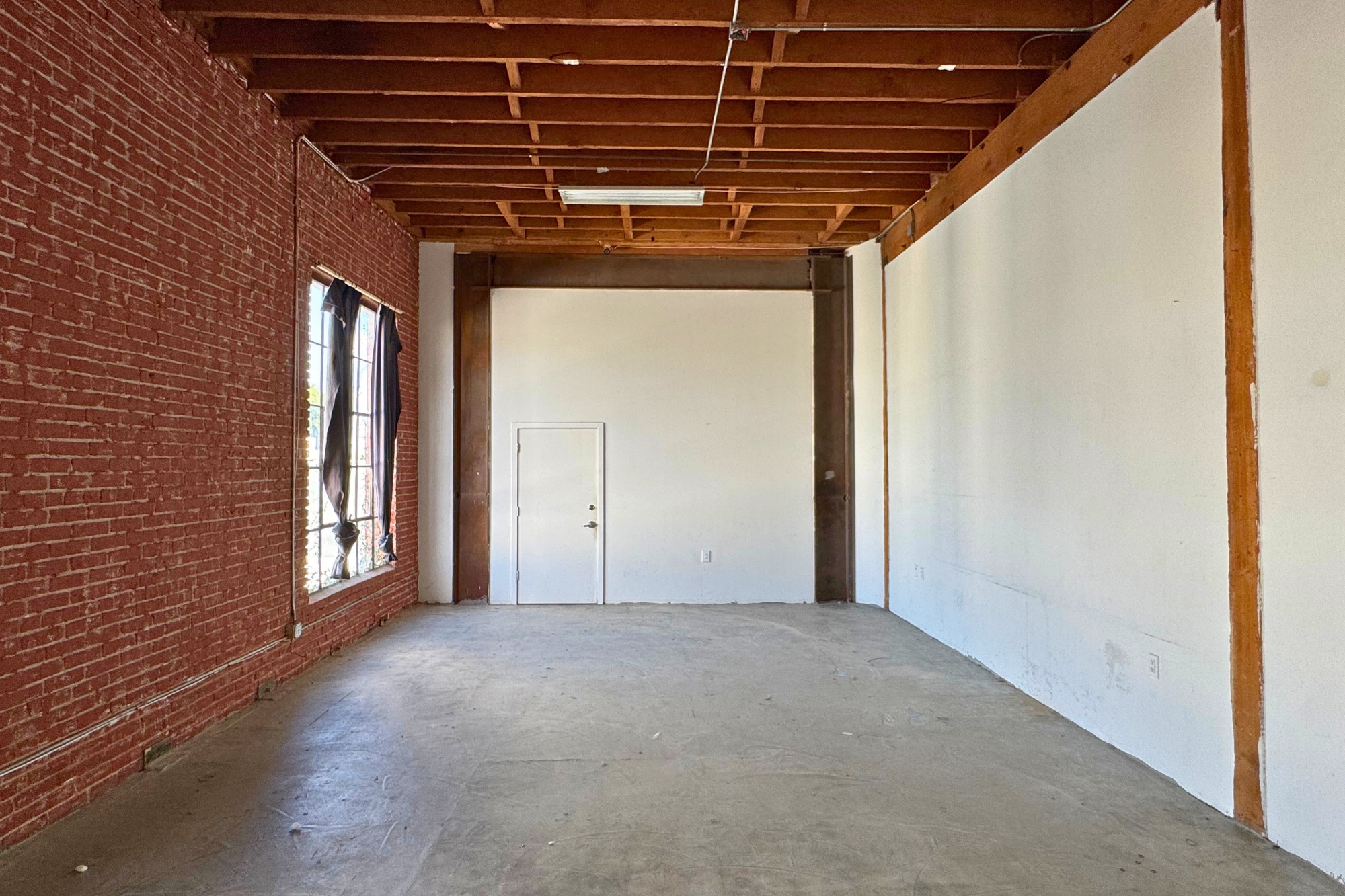 3430 S Hill St, Los Angeles, CA for lease Interior Photo- Image 1 of 7