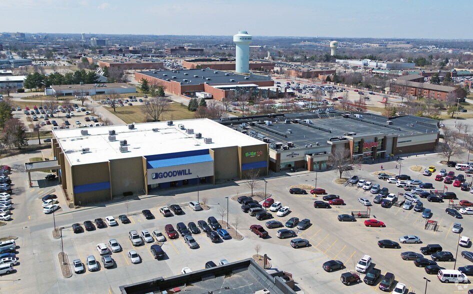 1600 Valley West Dr, West Des Moines, IA for lease - Aerial - Image 1 of 2