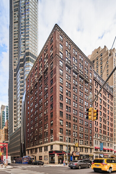 162 W 56th St, New York, NY for sale - Primary Photo - Image 1 of 4