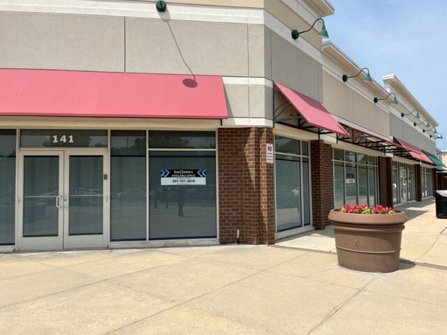 110-195 Village Dr, Waldorf, MD for lease Building Photo- Image 1 of 5