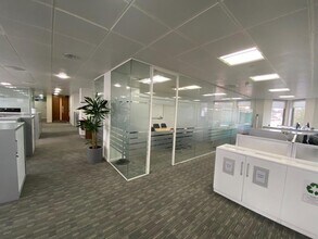 St. Marks Hl, Surbiton for lease Interior Photo- Image 1 of 7