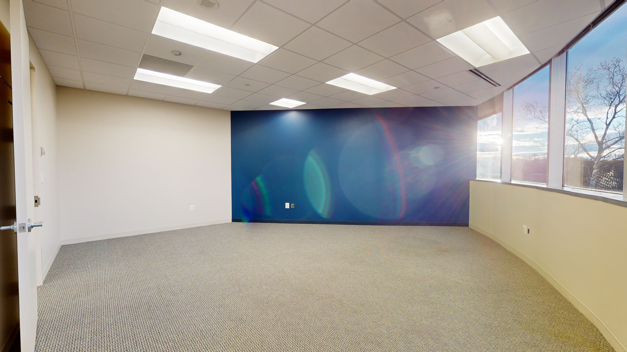 8609 Westwood Center Dr, Vienna, VA for lease Interior Photo- Image 1 of 25