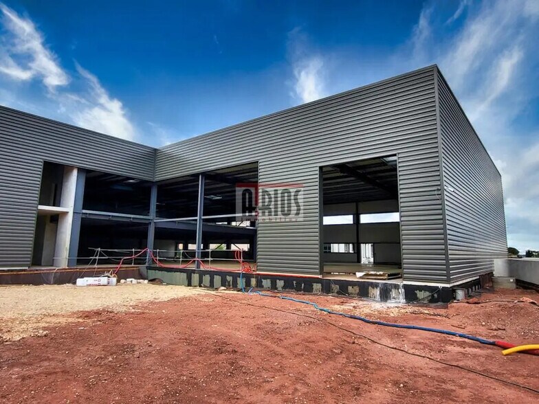 Industrial in Ollioules for lease - Building Photo - Image 2 of 14