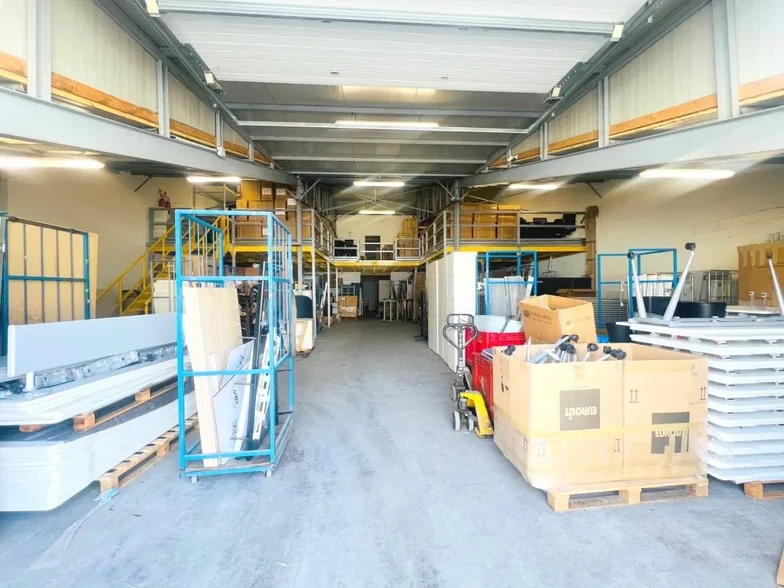 Industrial in Aulnay-sur-Mauldre for sale - Interior Photo - Image 3 of 9