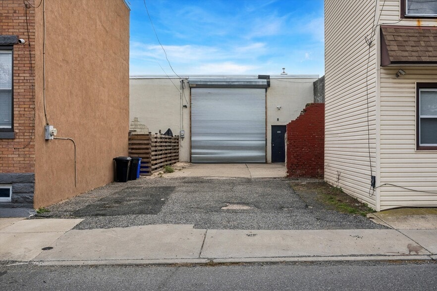 3605 Salmon St, Philadelphia, PA for lease - Primary Photo - Image 1 of 25