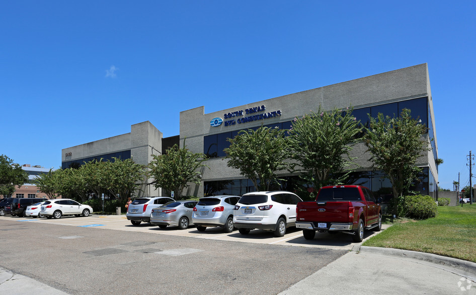 5402 S Staples St, Corpus Christi, TX for lease - Building Photo - Image 1 of 6