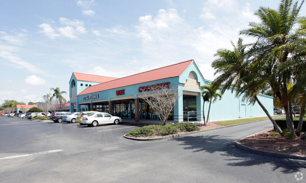 2300 Bee Ridge Rd, Sarasota, FL for lease - Building Photo - Image 2 of 5