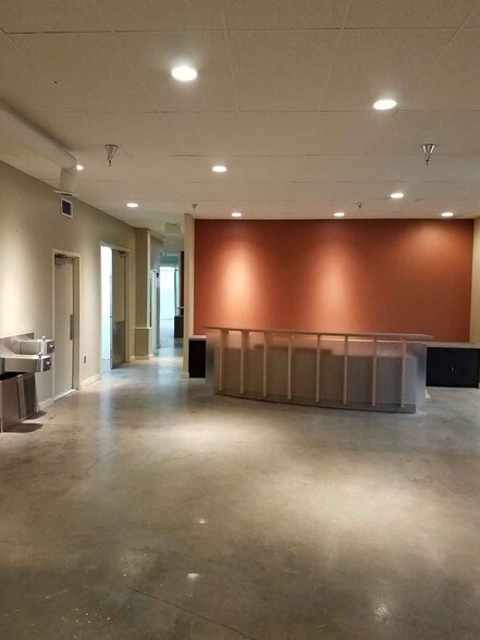 725 Rockville Pike Md 20852 Showroom Property For 725 Rockville Pike Marlo Furniture Bldg