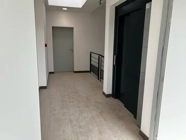 Office in Graveson for lease - Interior Photo - Image 2 of 9