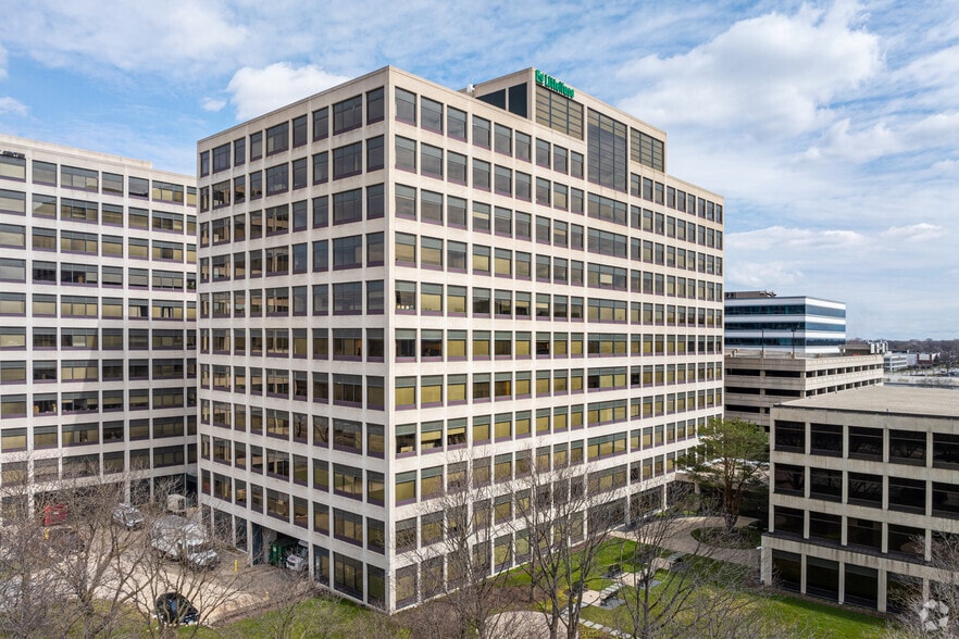 8755 W Higgins Rd, Chicago, IL for lease - Primary Photo - Image 1 of 27