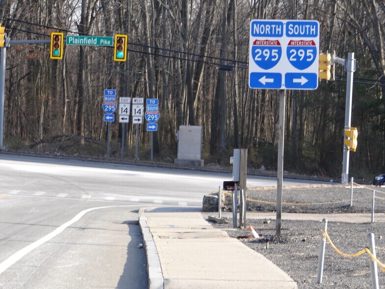 Simmonsville Avenue, Johnston, RI 02919 Corner Simmonsville Avenue