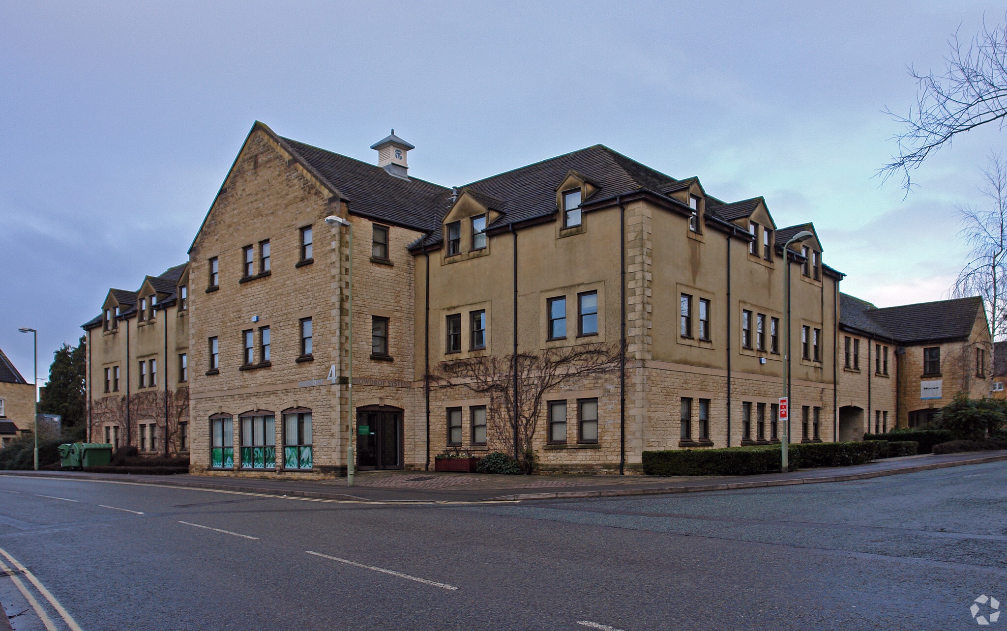 4 Witan Way, Witney for sale Primary Photo- Image 1 of 1