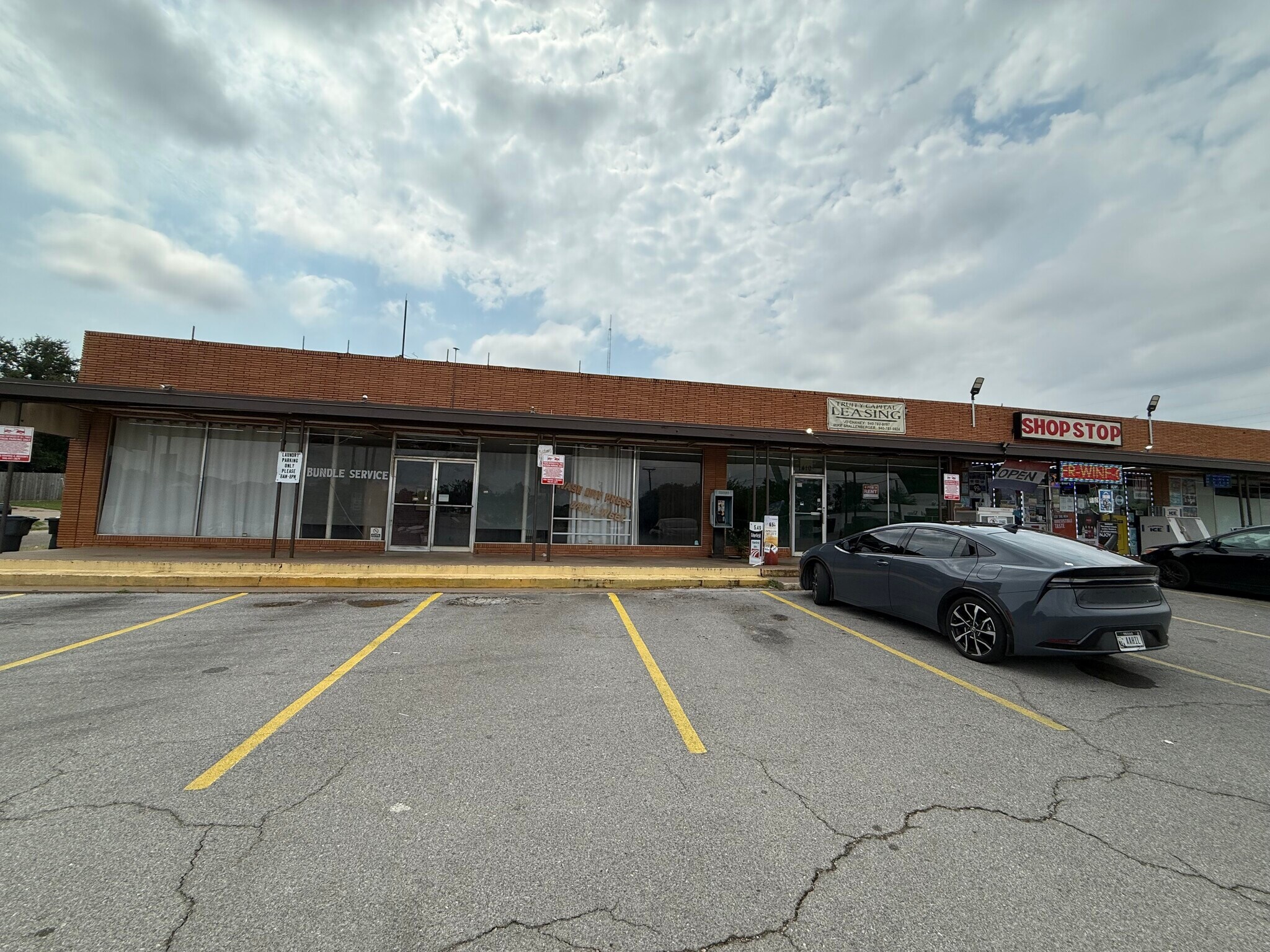 1400-1412 Beverly Dr, Wichita Falls, TX for lease Interior Photo- Image 1 of 9