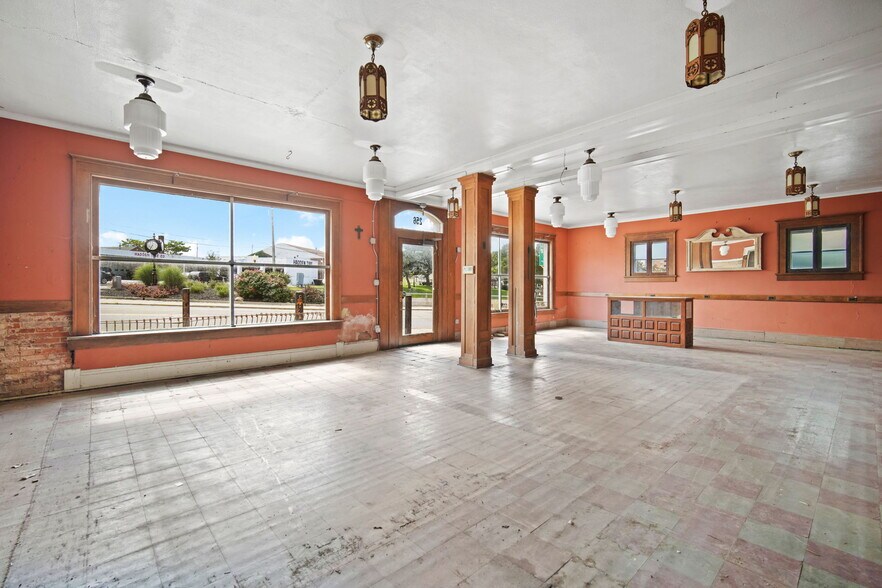 256 W Maumee St, Adrian, MI for sale - Interior Photo - Image 1 of 1