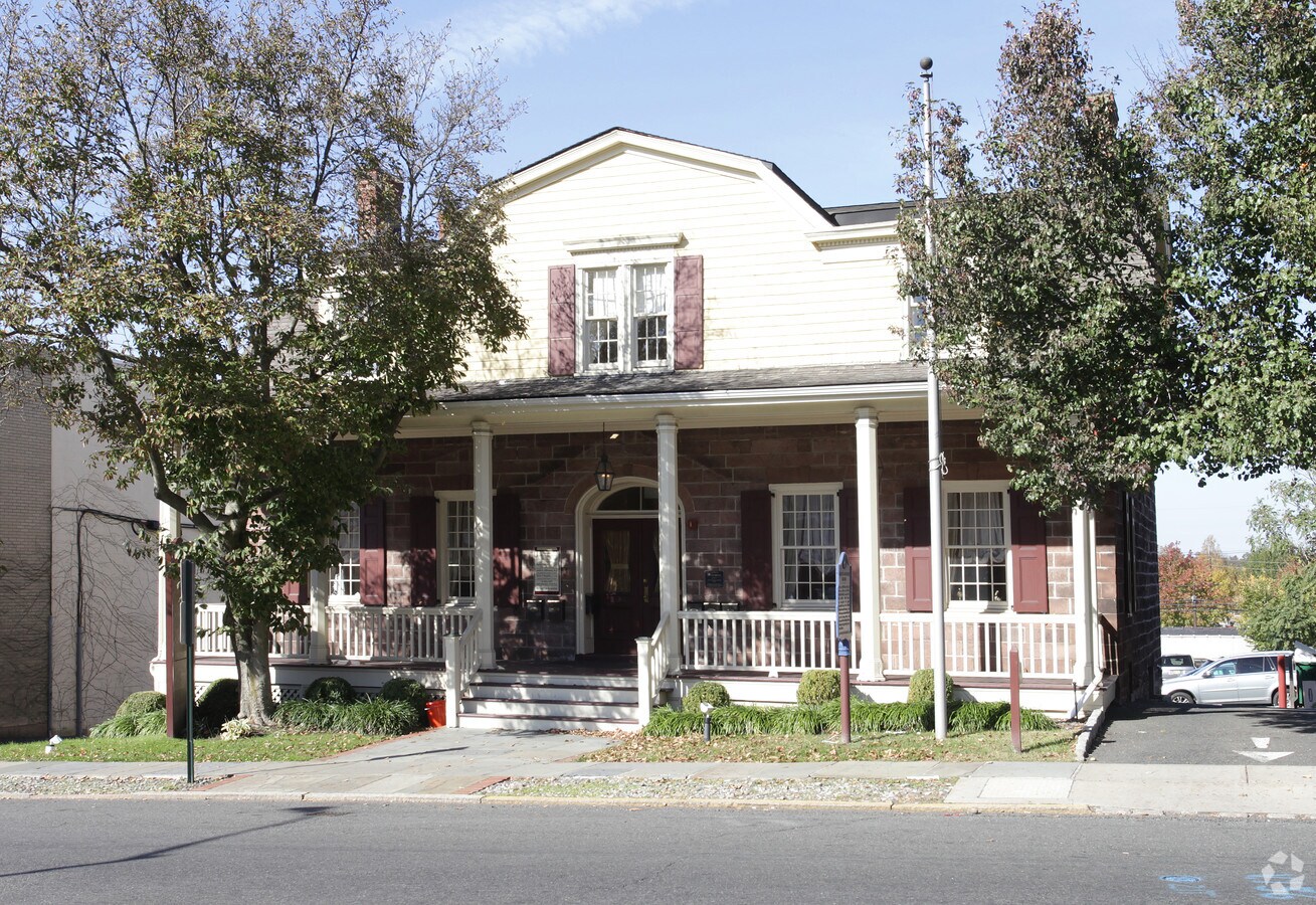 60 Grand Ave, Englewood, NJ 07631