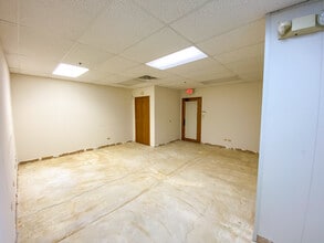 1121 E Main St, St Charles, IL for lease Interior Photo- Image 2 of 6